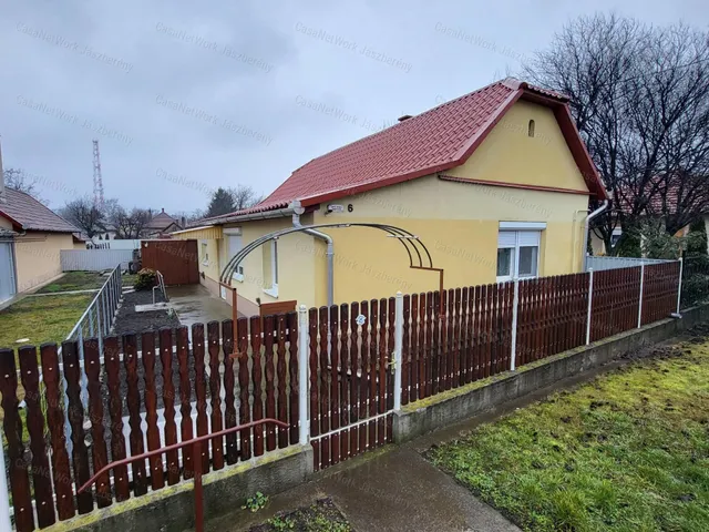 Eladó ház Jászapáti 64 nm