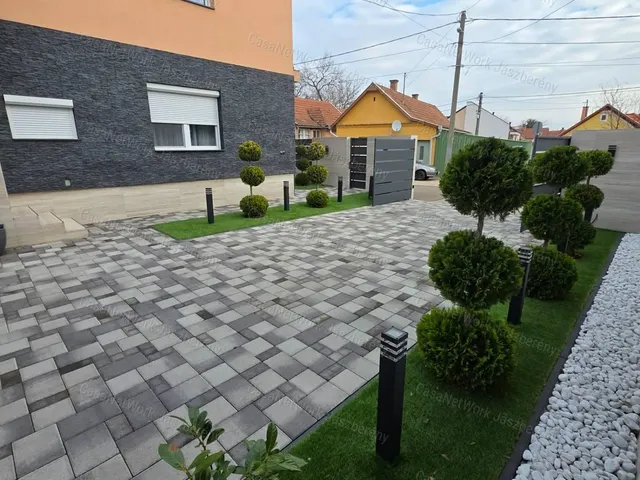 Eladó ház Jászberény 280 nm