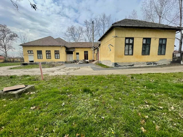 Eladó kereskedelmi és ipari ingatlan Kunhegyes 340 nm