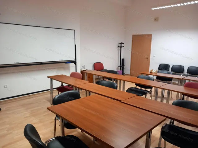 Eladó kereskedelmi és ipari ingatlan Szolnok 37 nm