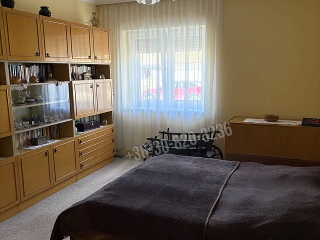 Eladó ház Naszály 82 nm