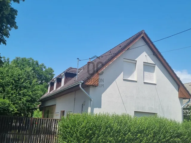 Eladó ház Balatonkenese 142 nm