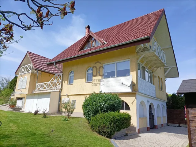 Eladó ház Kőröshegy 305 nm