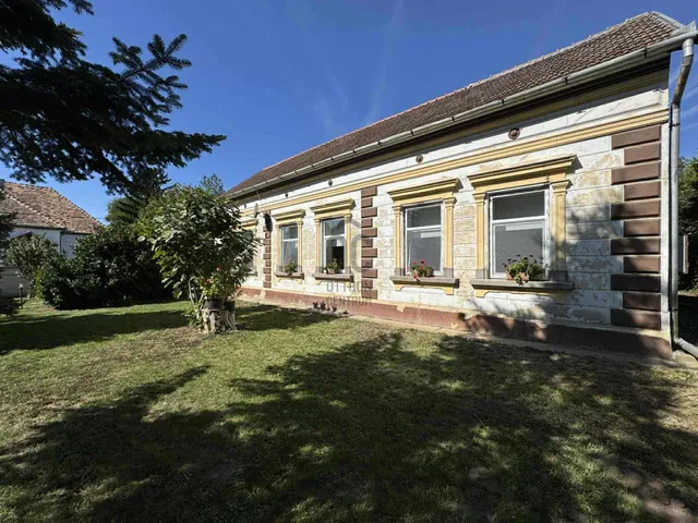 Eladó ház Ádánd 200 nm