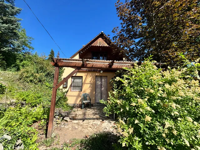 Eladó nyaraló Kismaros, Szuttai dülő 35 nm