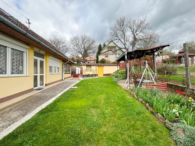 Eladó ház Szokolya 68 nm