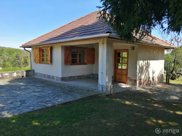 Eladó ház Kács, Szabadság út 1 143 nm
