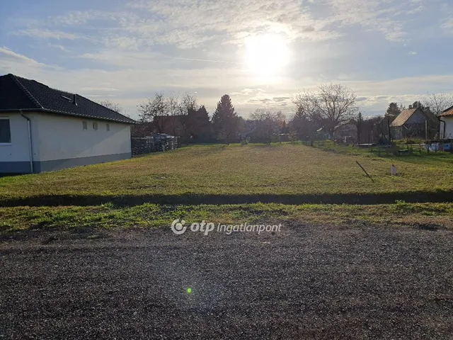 Eladó telek Győrság 720 nm