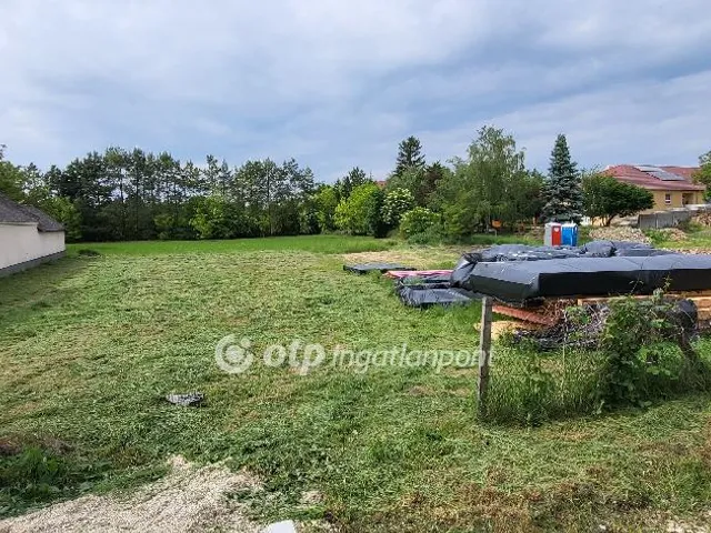 Eladó telek Koroncó 734 nm