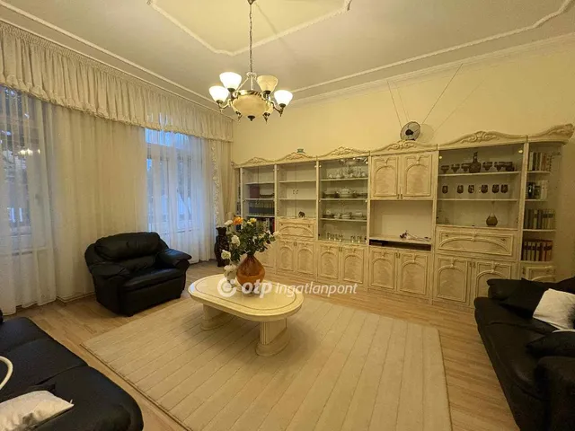 Eladó lakás Pápa, Belváros 60 nm