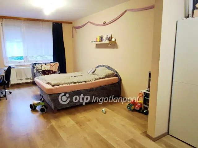 Eladó lakás Győr, Adyváros 53 nm