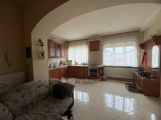 Eladó ház Pápa, Belváros 93 nm