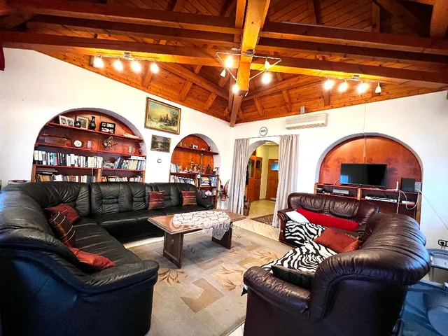 Eladó ház Győr, Nádorváros 266 nm