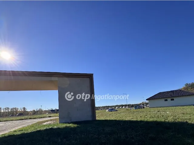 Eladó telek Máriakálnok 654 nm