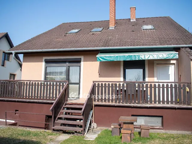 Eladó ház Győr, Révfalu 220 nm