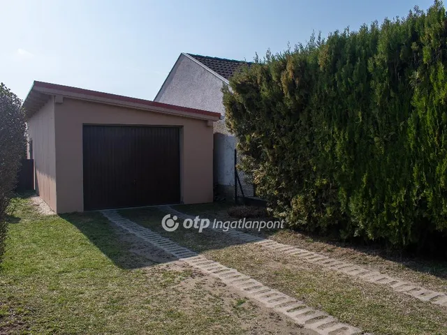 Eladó ház Győr, Révfalu 220 nm