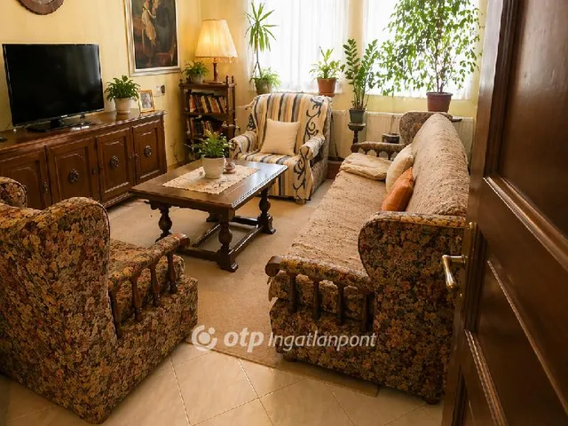 Eladó ház Győrladamér 210 nm