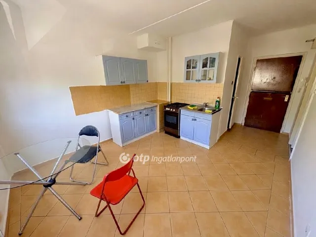 Eladó lakás Győr, Adyváros 35 nm