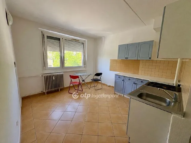 Eladó lakás Győr, Adyváros 35 nm