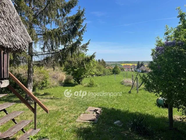 Eladó telek Győrújbarát 2106 nm