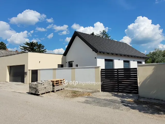Eladó ház Kóny 166 nm