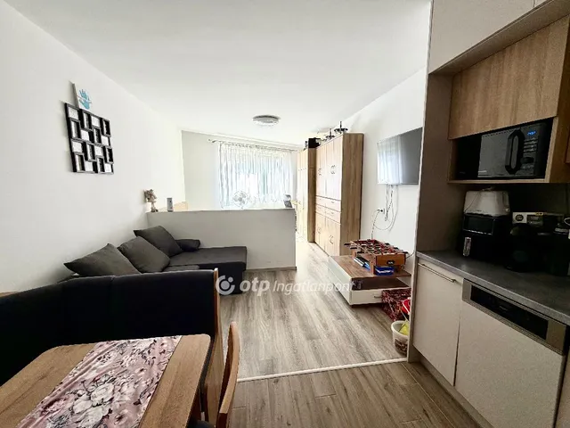 Eladó lakás Tét 67 nm