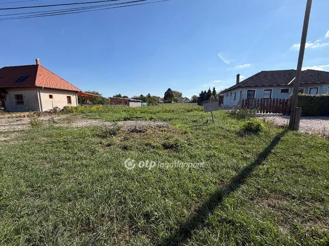 Eladó telek Győrújfalu 1586 nm
