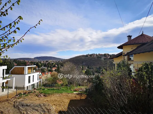 Eladó telek Budapest II. kerület, családi házas, elegáns 914 nm