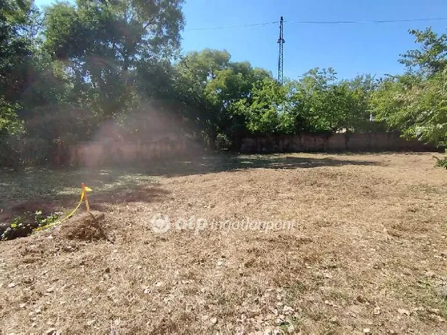 Eladó telek Budapest XV. kerület 639 nm