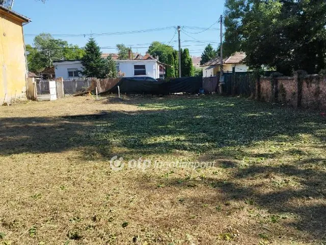 Eladó telek Budapest XV. kerület 639 nm