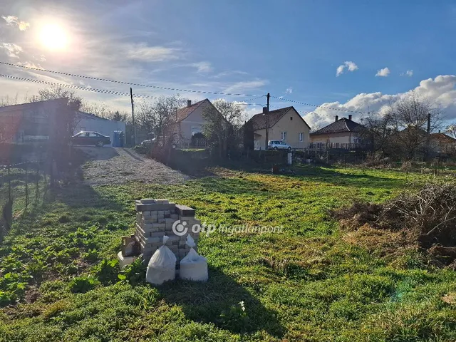Eladó telek Kisapostag 800 nm