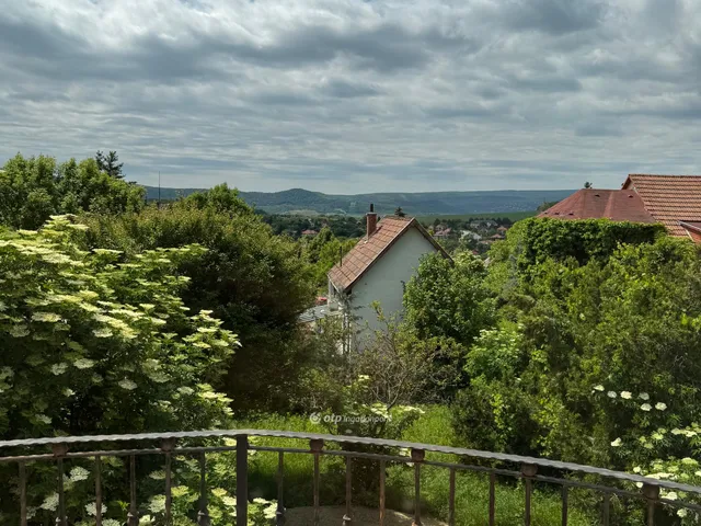 Eladó ház Pilisborosjenő 250 nm
