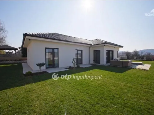 Eladó lakás Tésa 160 nm