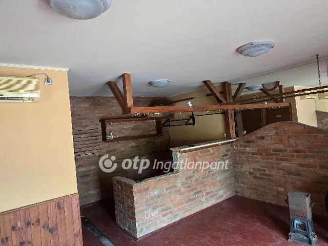 Eladó kereskedelmi és ipari ingatlan Érd 29 nm