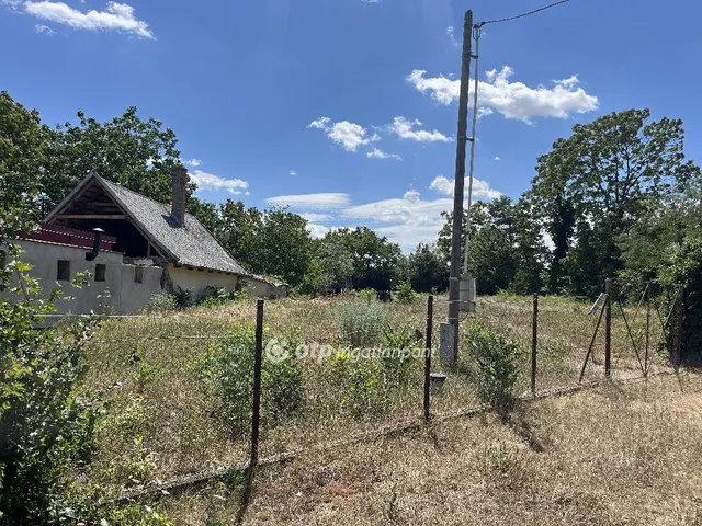 Eladó telek Tárnok 904 nm
