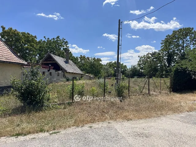 Eladó telek Tárnok 904 nm