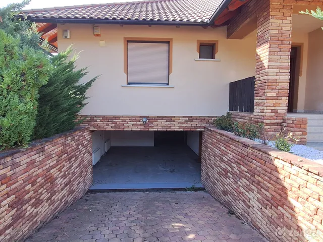 Eladó ház Szada 360 nm