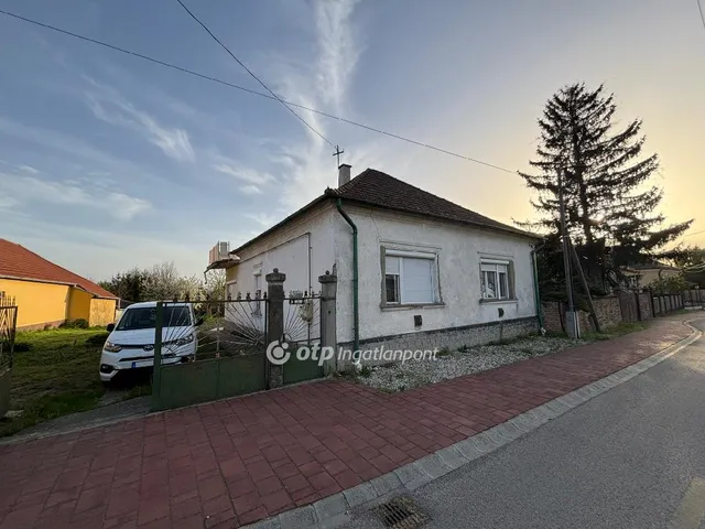 Eladó ház Tét 90 nm
