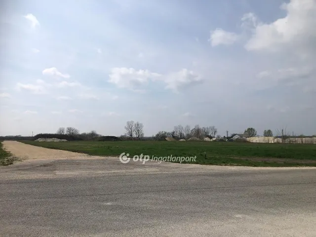 Eladó telek Pápa 26331 nm