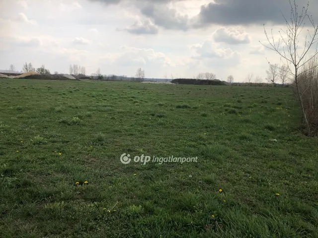 Eladó kereskedelmi és ipari ingatlan Pápa 26331 nm