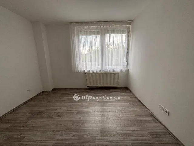 Kiadó lakás Pápa, Felsőváros 57 nm