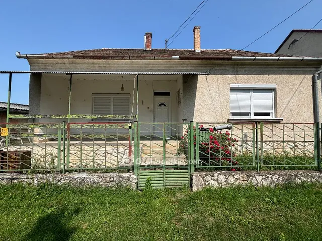 Eladó ház Tét 110 nm