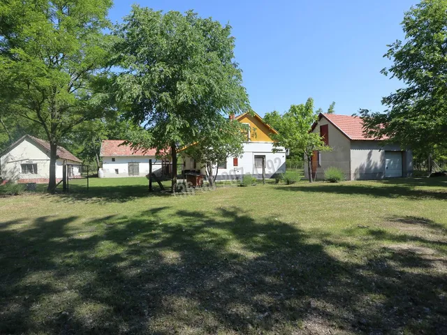 Eladó mezőgazdasági ingatlan Ópusztaszer 70 nm