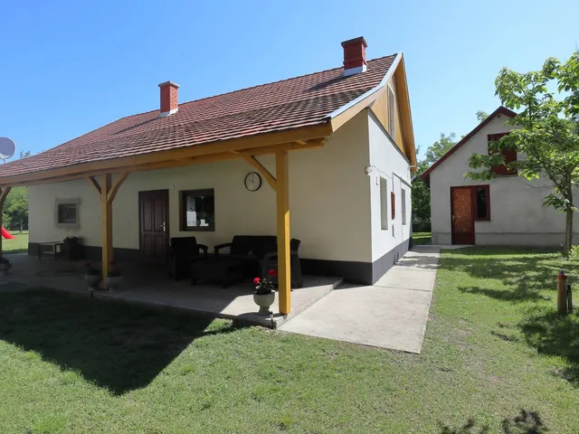 Eladó mezőgazdasági ingatlan Ópusztaszer 70 nm