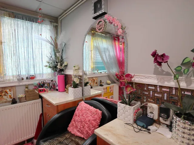 Eladó kereskedelmi és ipari ingatlan Szeged, Tarján 14 nm