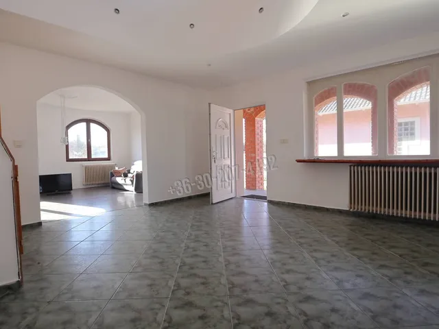 Eladó ház Sándorfalva 193 nm