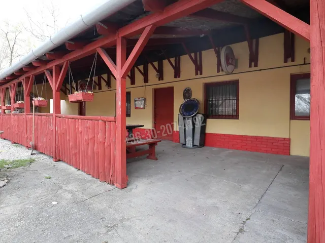 Eladó kereskedelmi és ipari ingatlan Ópusztaszer 250 nm