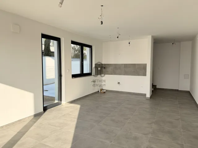 Eladó lakás Budapest III. kerület, Aranyhegy 158 nm