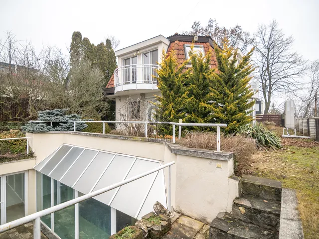 Eladó ház Budapest II. kerület, Máriaremete 292 nm