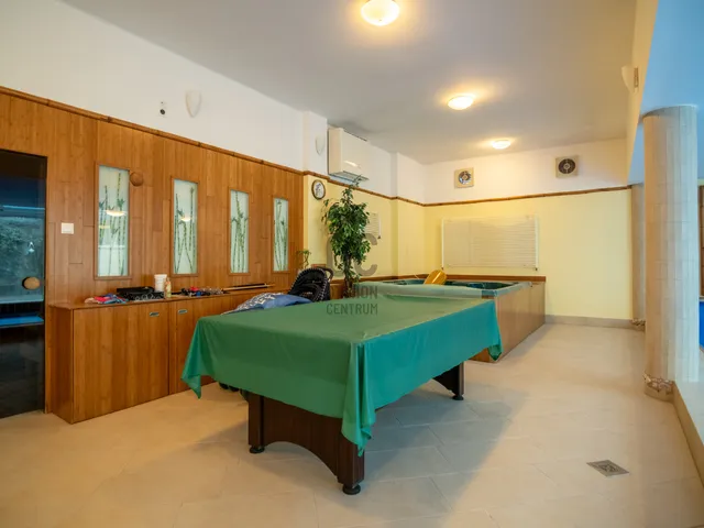 Eladó ház Budapest II. kerület, Máriaremete 292 nm